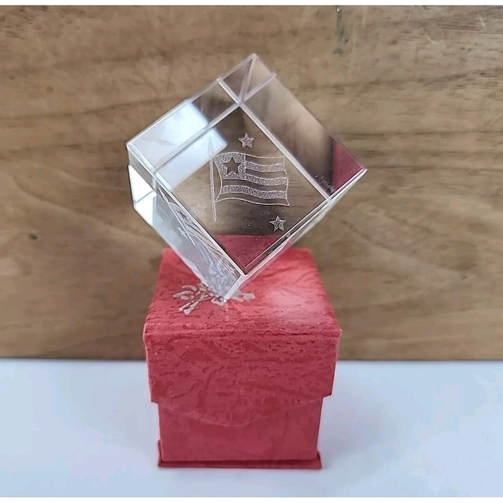 Vintage 3D Laser Etched American Flag Crystal Paper‎ Weight Cube Box 1.5" Japan